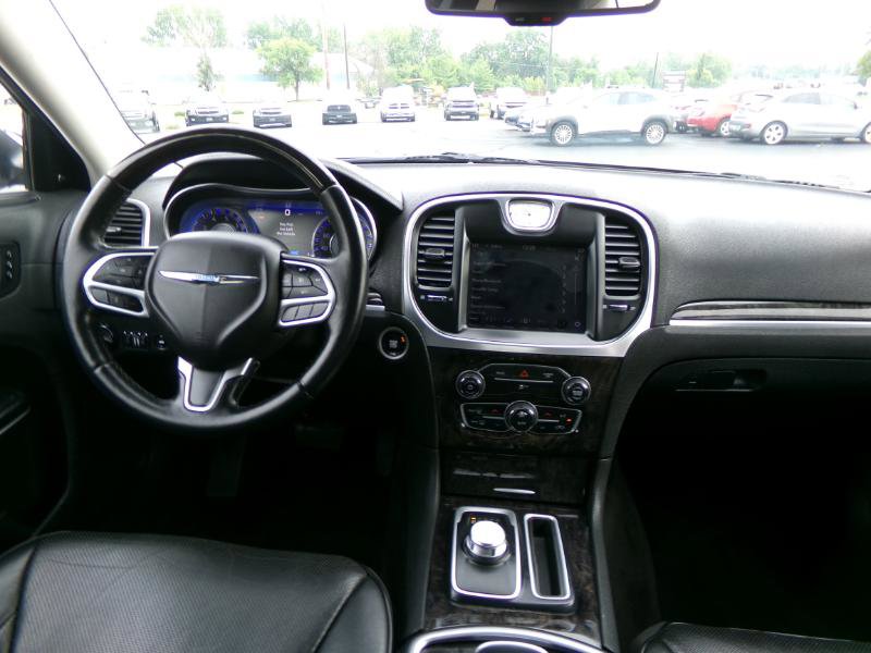 Used 2018 Chrysler 300 Limited image 40
