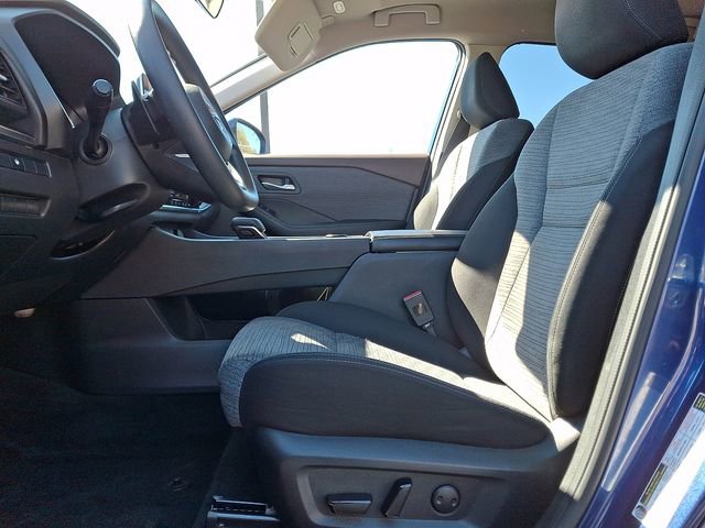 Used 2023 Nissan Rogue SV image 16