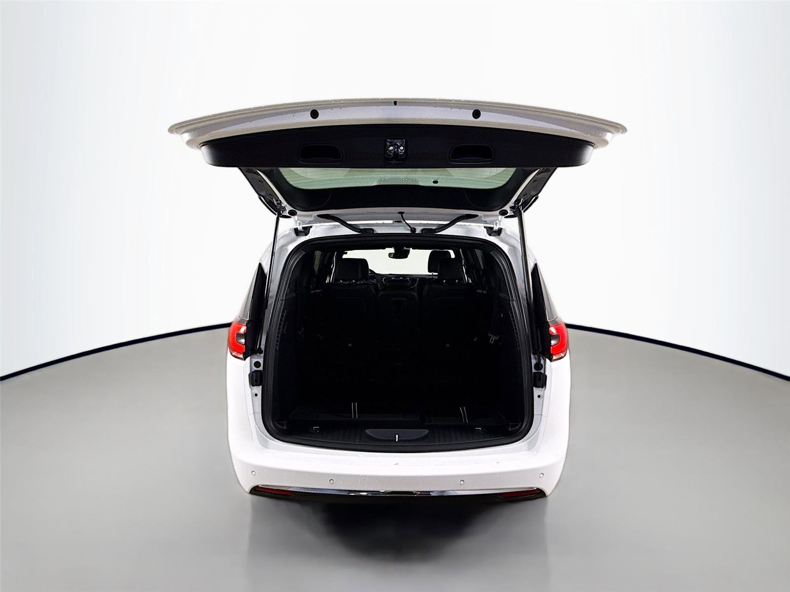 New 2026 Chrysler Pacifica Select image 30