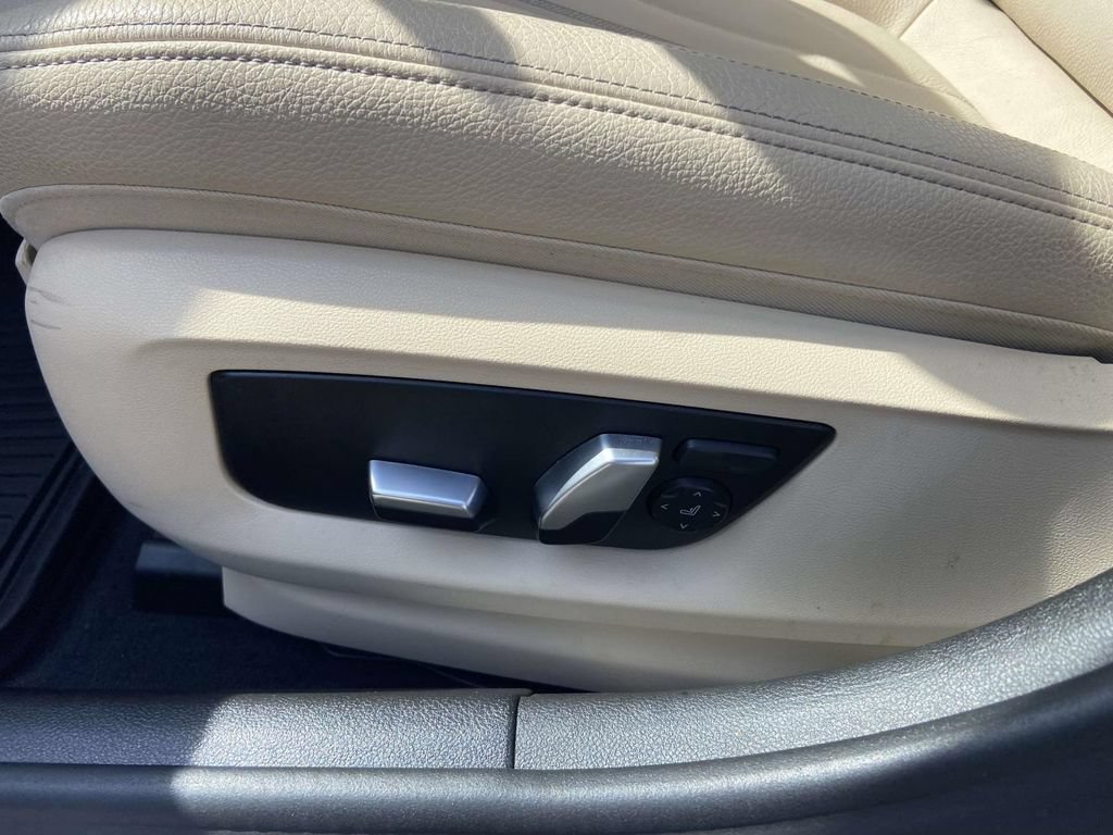 Used 2019 BMW 540i w/ Convenience Package RWD image 15
