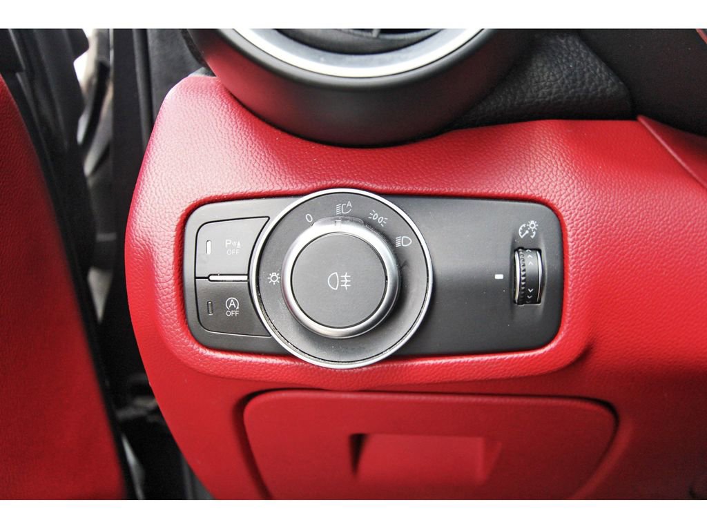 Used 2019 Alfa Romeo Giulia image 17