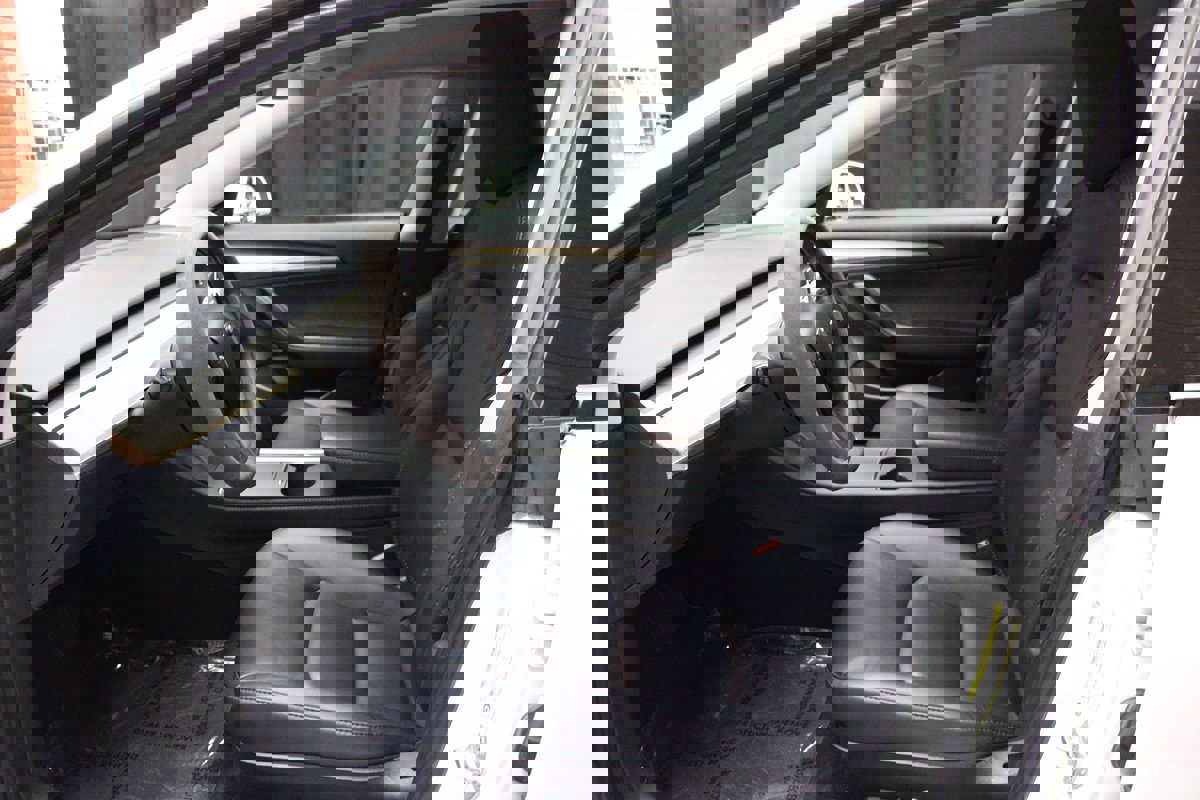 Used 2023 Tesla Model 3 Standard Range image 28