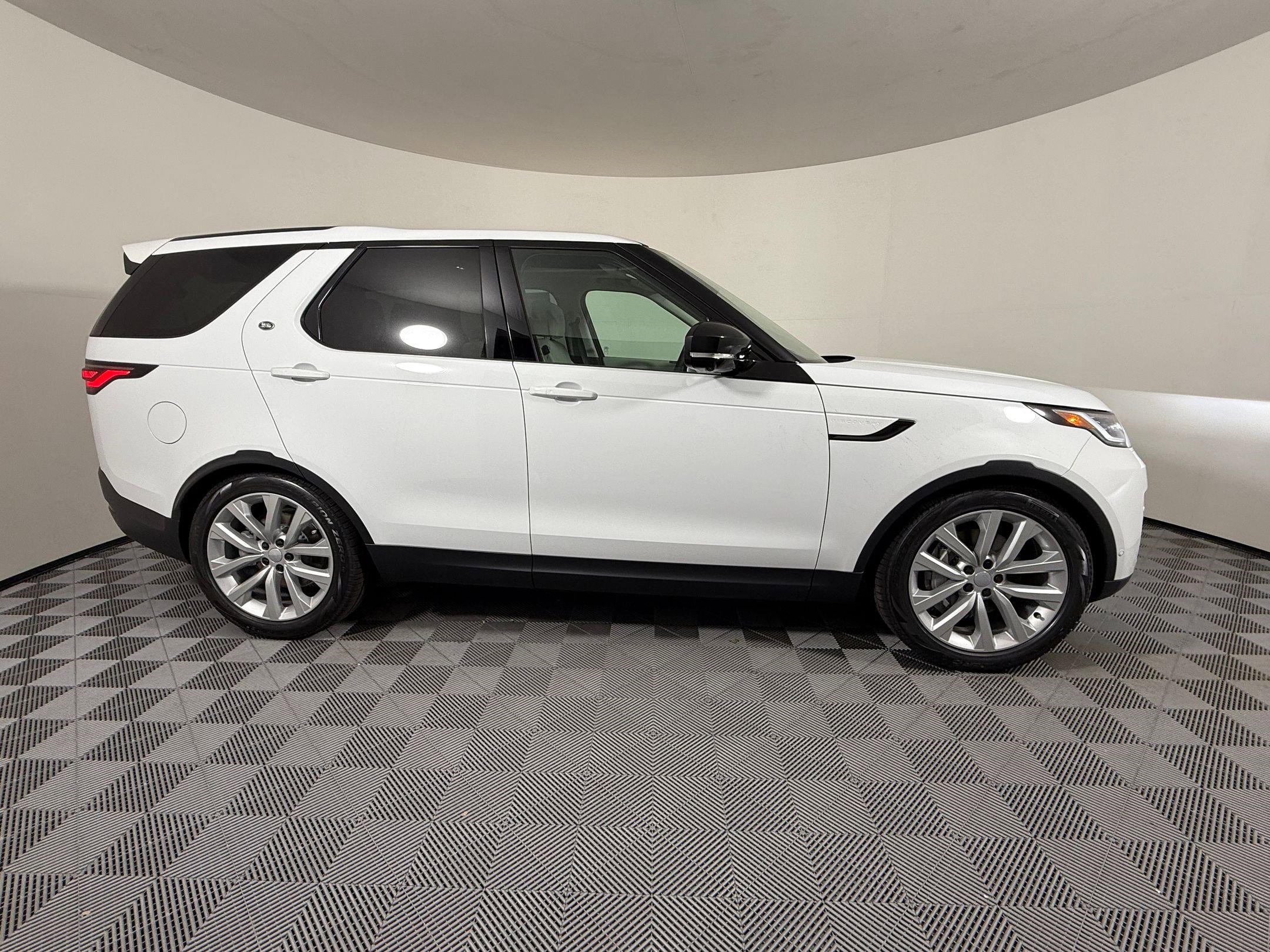 New 2026 Land Rover Discovery S AWD/4WD image 9