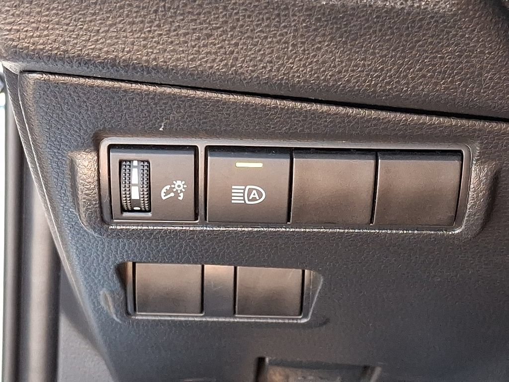 Certified 2025 Toyota Corolla Cross XLE FWD image 27