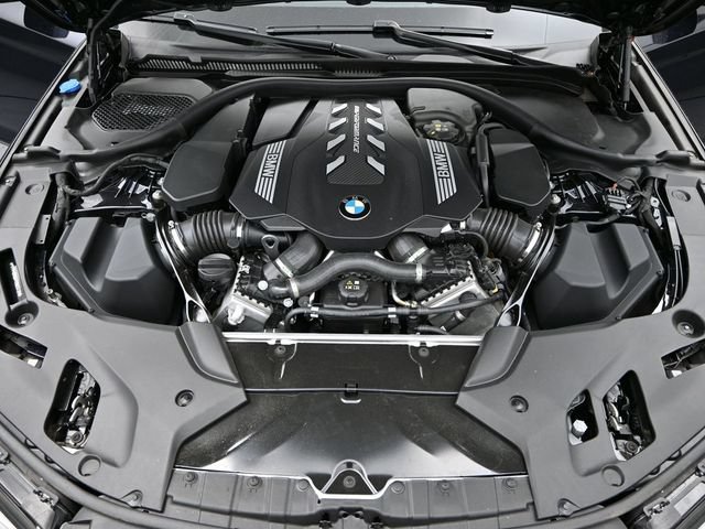 Used 2023 BMW M550i xDrive w/ Dynamic Handling Package AWD/4WD image 22