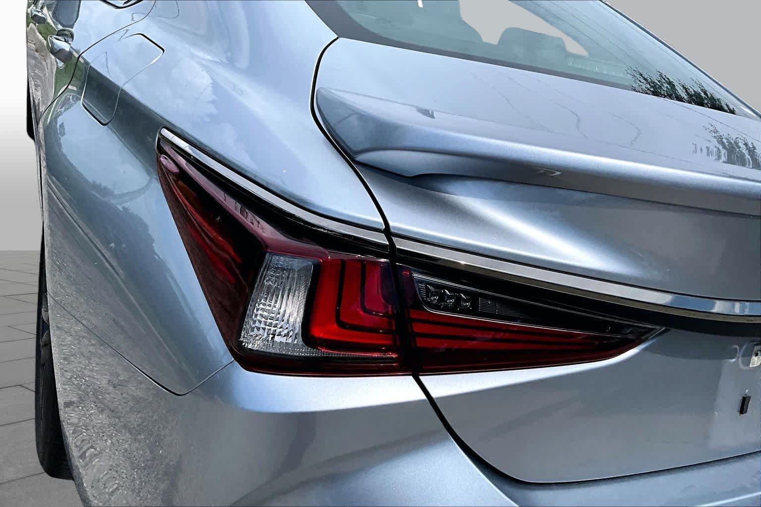 Used 2023 Lexus ES 300h F Sport FWD image 29