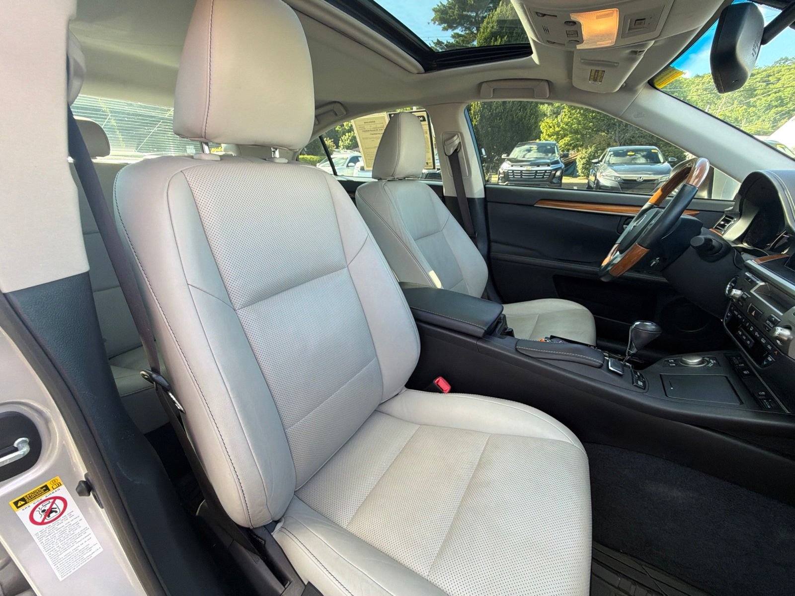 Used 2013 Lexus ES 300h w/ Luxury Pkg FWD image 26