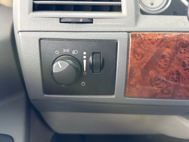 Used 2008 Chrysler Town & Country LX FWD image 28