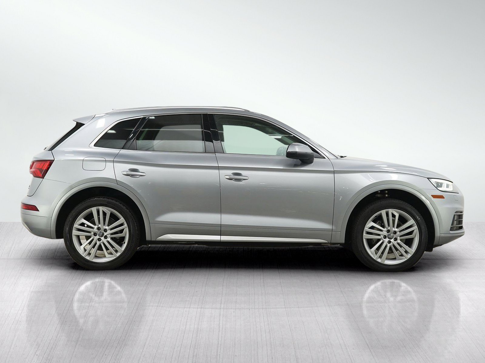 Used 2018 Audi Q5 2.0T Premium Plus w/ Premium Plus Package AWD/4WD image 6