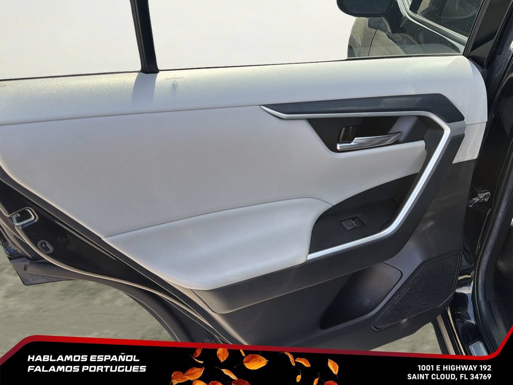 Used 2022 Toyota RAV4 XLE Premium AWD/4WD image 21