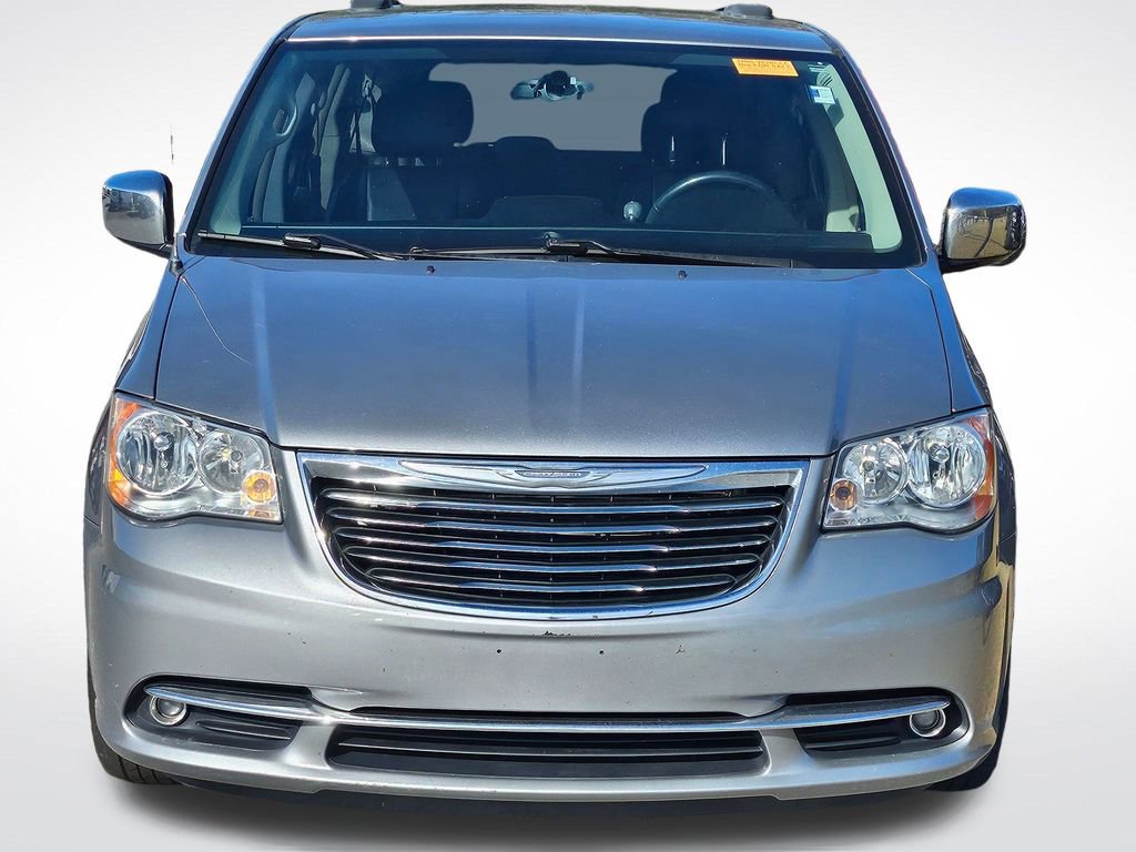 Used 2016 Chrysler Town & Country Touring video 2