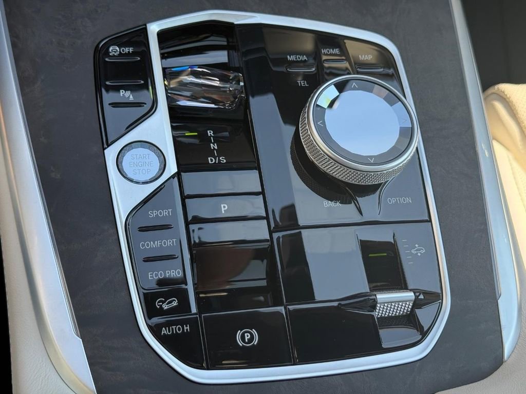 New 2026 BMW X7 M60i image 16