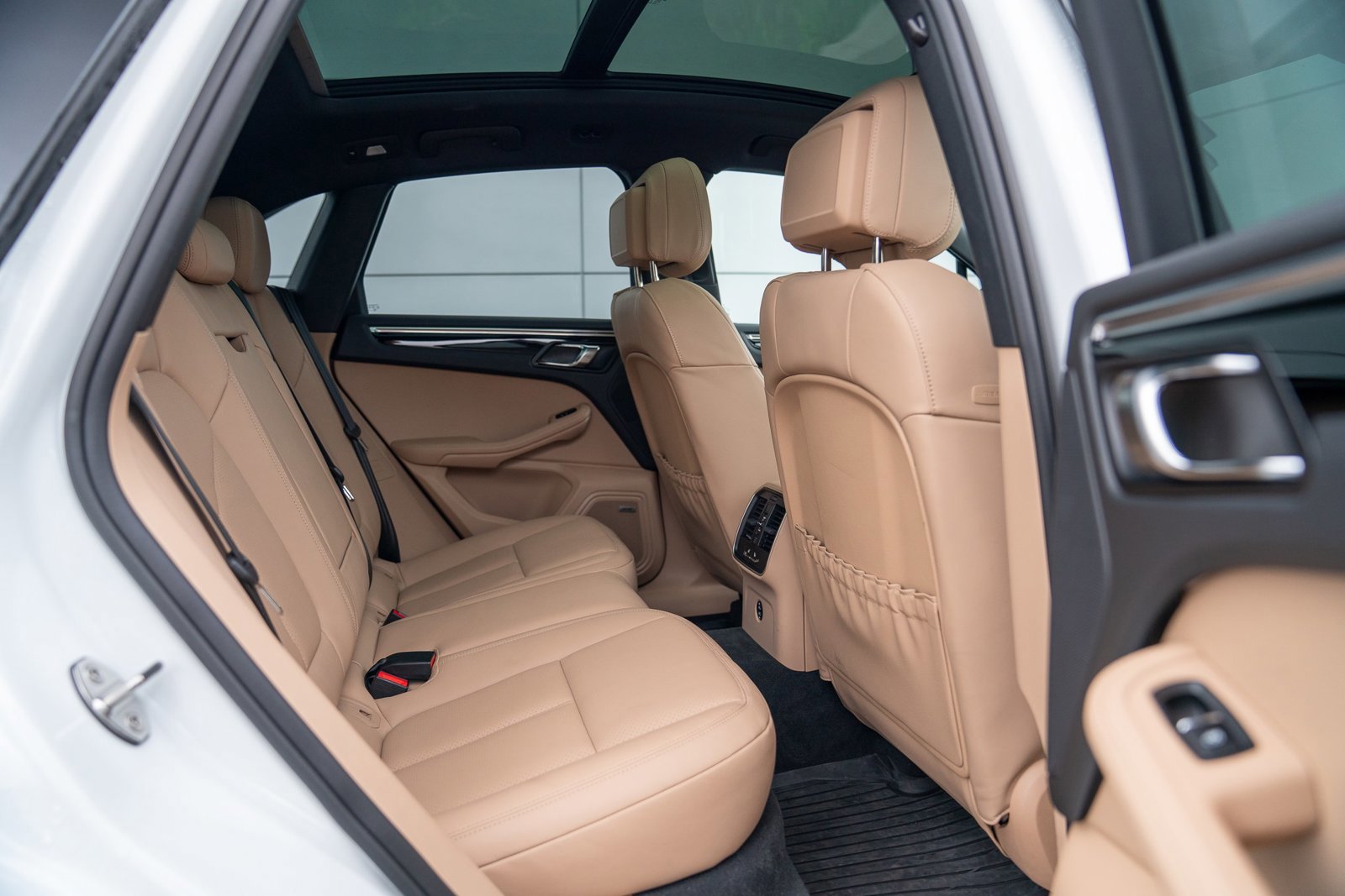 Used 2025 Porsche Macan image 24