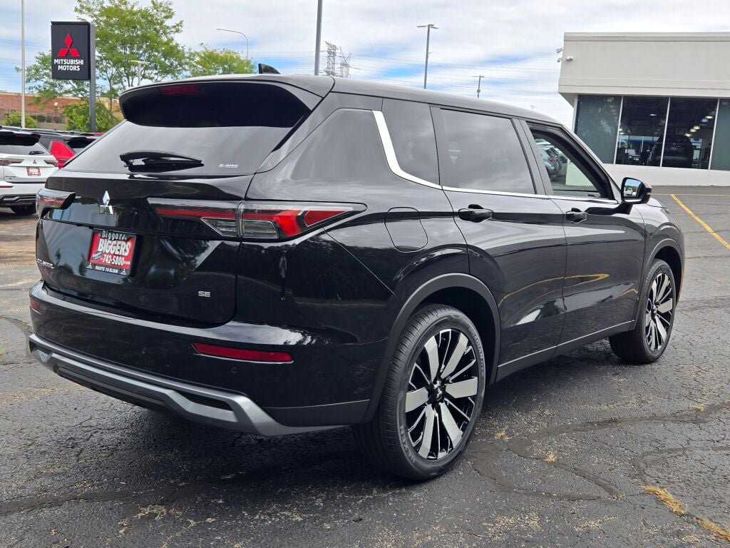 New 2026 Mitsubishi Outlander SE AWD/4WD image 11