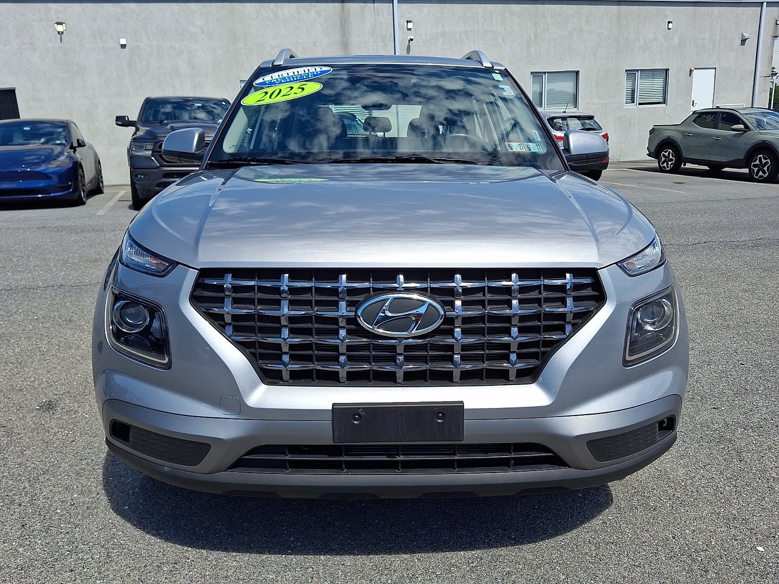 Certified 2025 Hyundai Venue SEL FWD image 2
