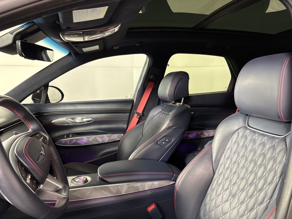 Used 2025 Genesis GV70 3.5T Sport w/ Sport Advanced Package AWD/4WD image 28