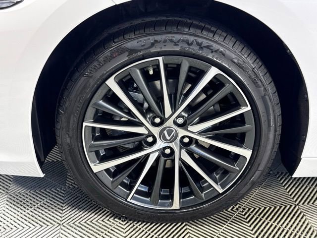 New 2025 Lexus ES 300h w/ Premium Package image 11