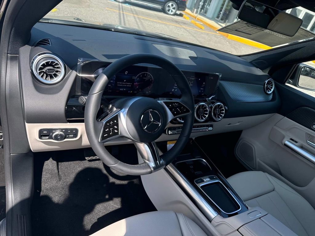 Used 2025 Mercedes-Benz GLA 250 image 9