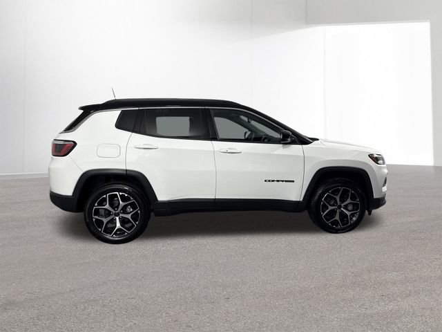 Used 2025 Jeep Compass Limited image 34