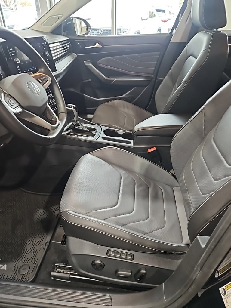 Used 2025 Volkswagen Jetta SEL image 27