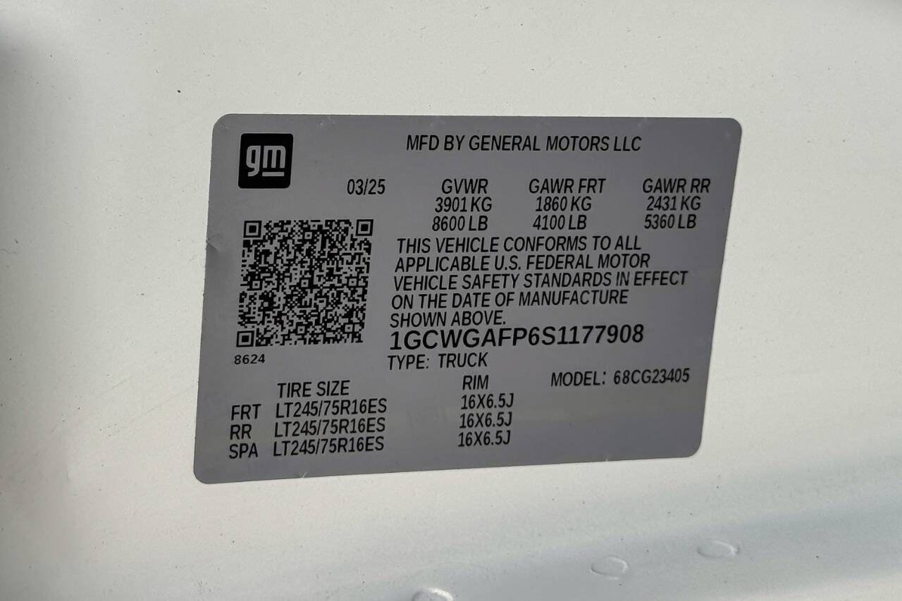 Used 2025 Chevrolet Express 2500 w/ Driver Convenience Package RWD image 20