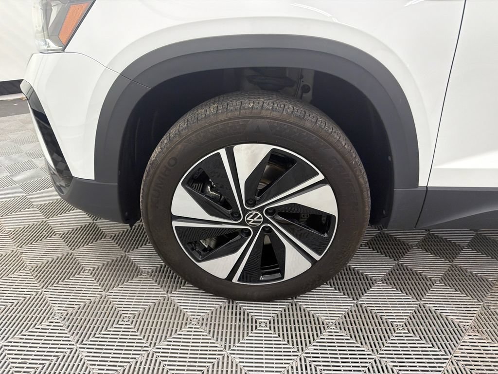 Used 2024 Volkswagen Taos SE AWD/4WD image 12