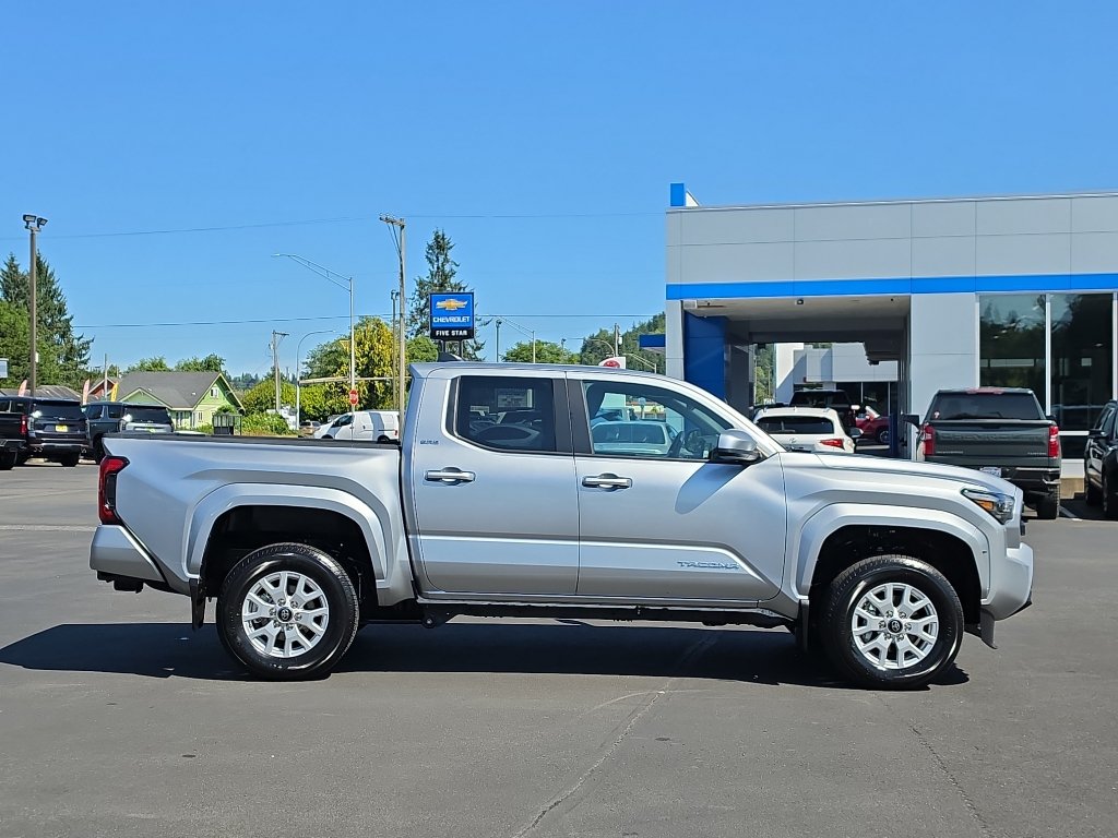 Certified 2025 Toyota Tacoma SR5 AWD/4WD image 7