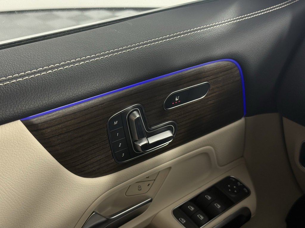 Used 2025 Mercedes-Benz GLB 250 4MATIC image 18