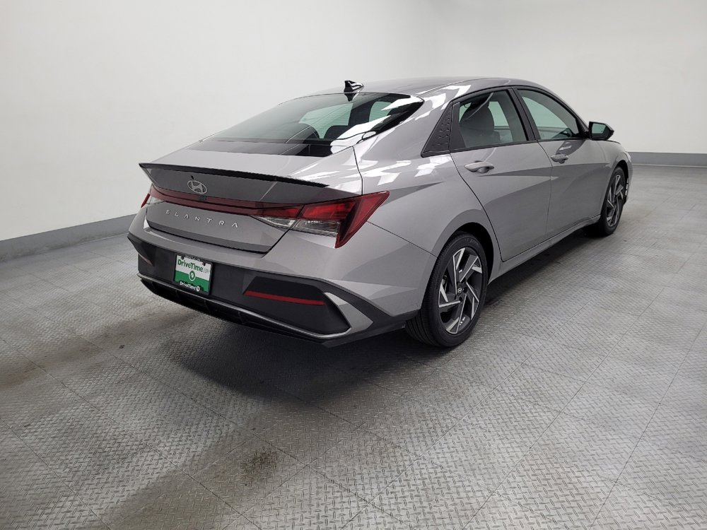 Used 2025 Hyundai Elantra Sport image 9