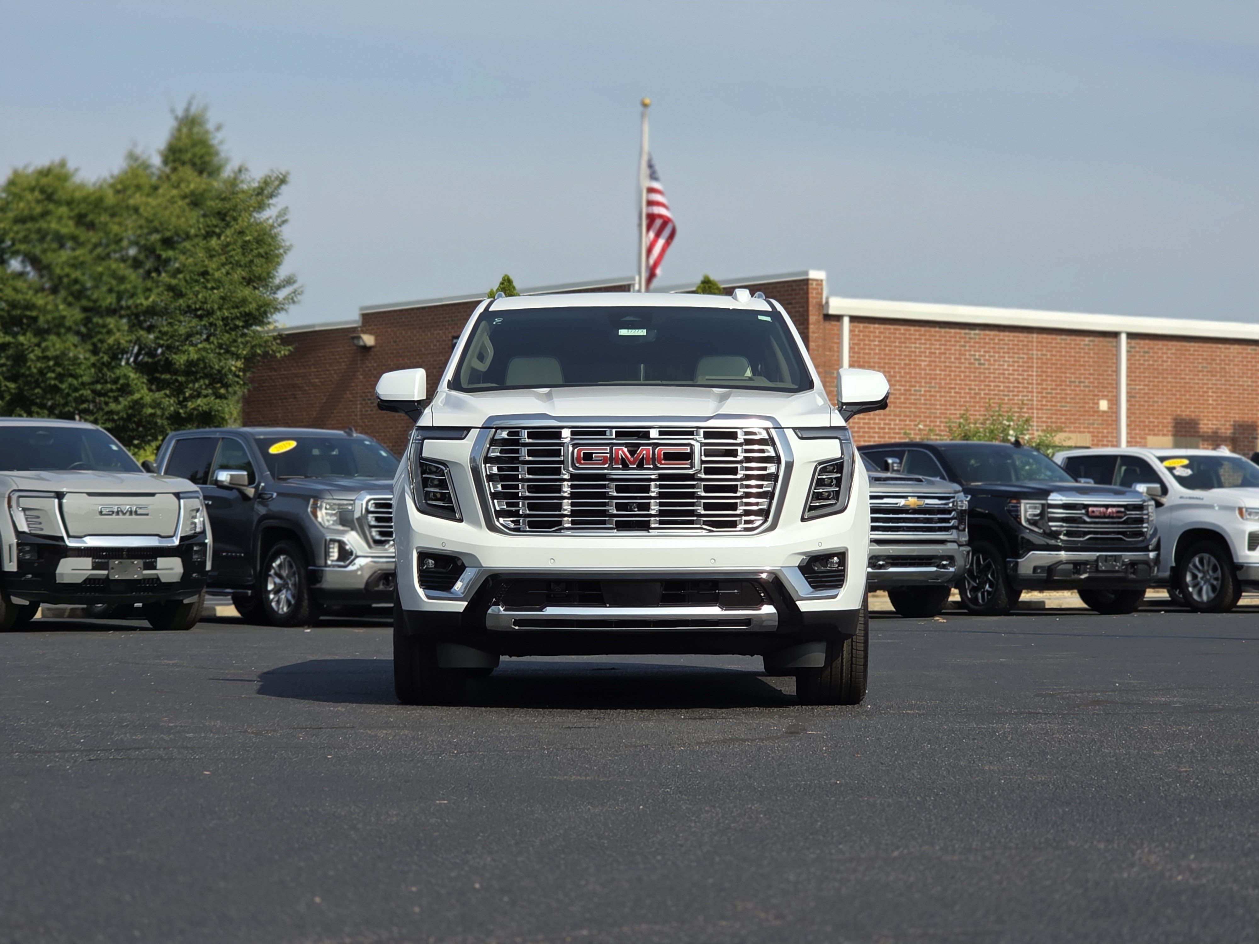 New 2026 GMC Yukon XL Denali w/ Denali Reserve Package AWD/4WD image 2
