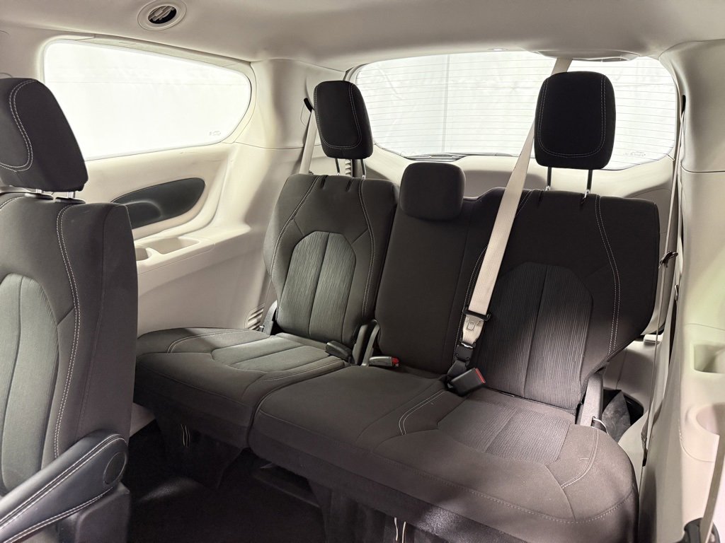 Used 2024 Chrysler Voyager LX image 21