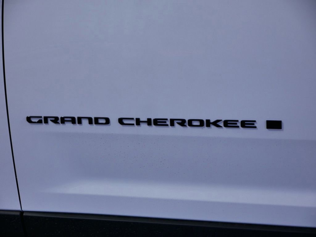 Used 2024 Jeep Grand Cherokee Altitude image 18
