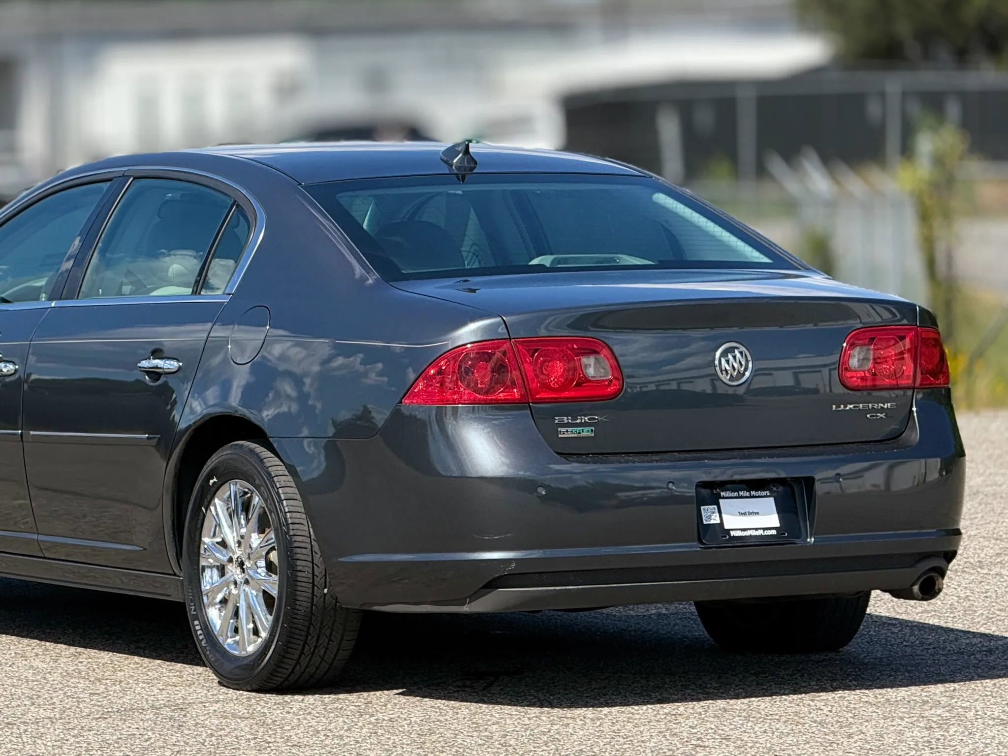 Used 2011 Buick Lucerne CXL FWD image 16