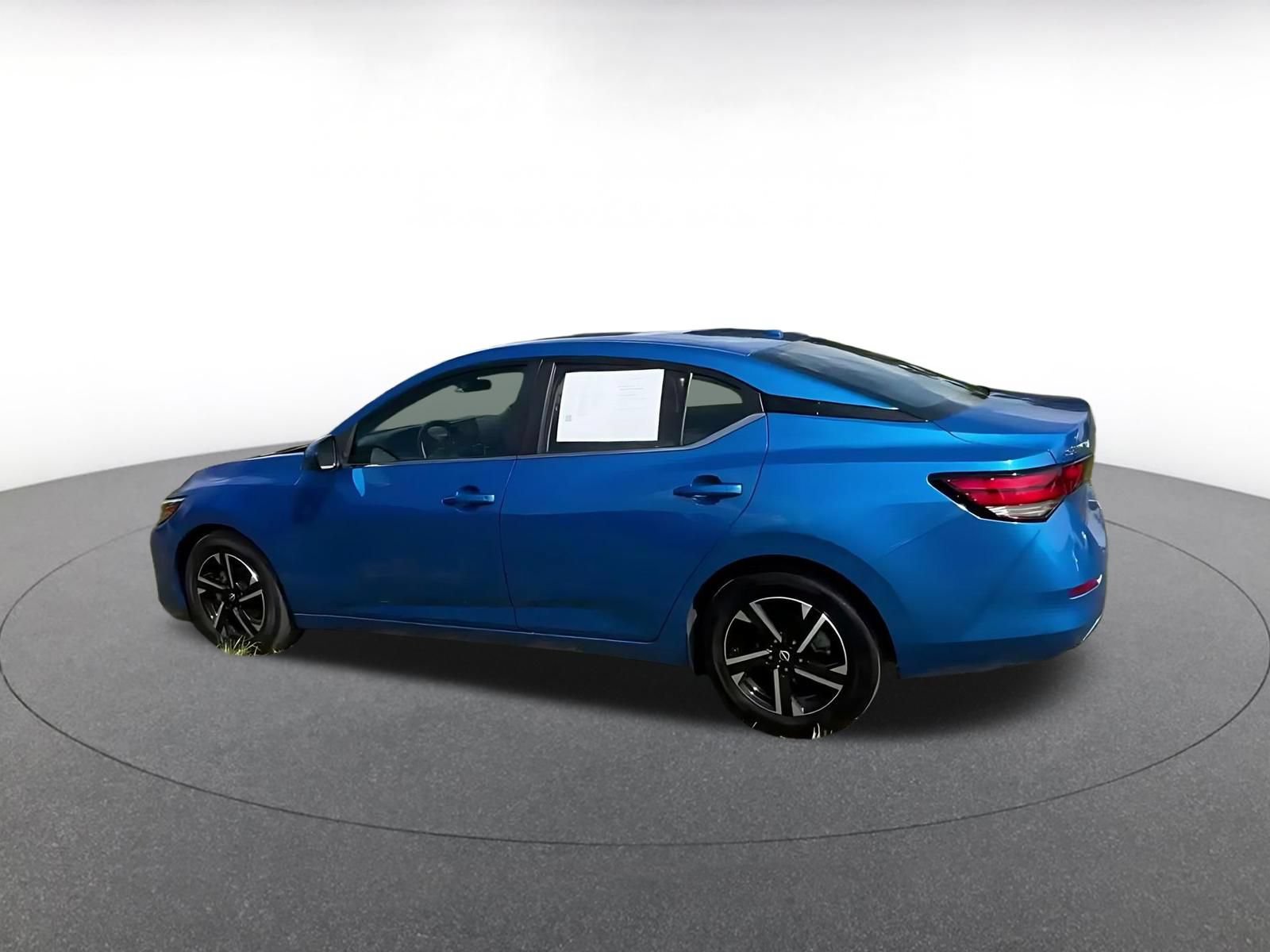 Used 2025 Nissan Sentra SV FWD image 9