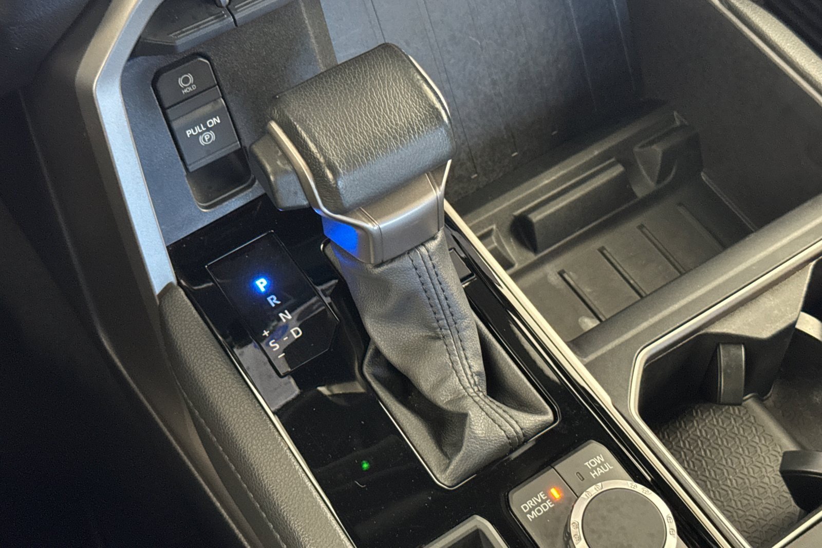 Used 2025 Toyota Tundra Limited AWD/4WD image 19