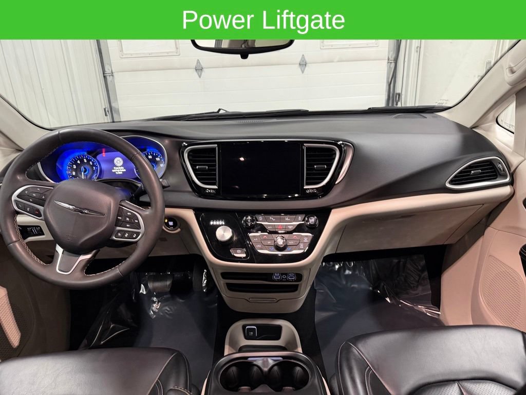 Used 2023 Chrysler Pacifica Touring-L FWD image 18