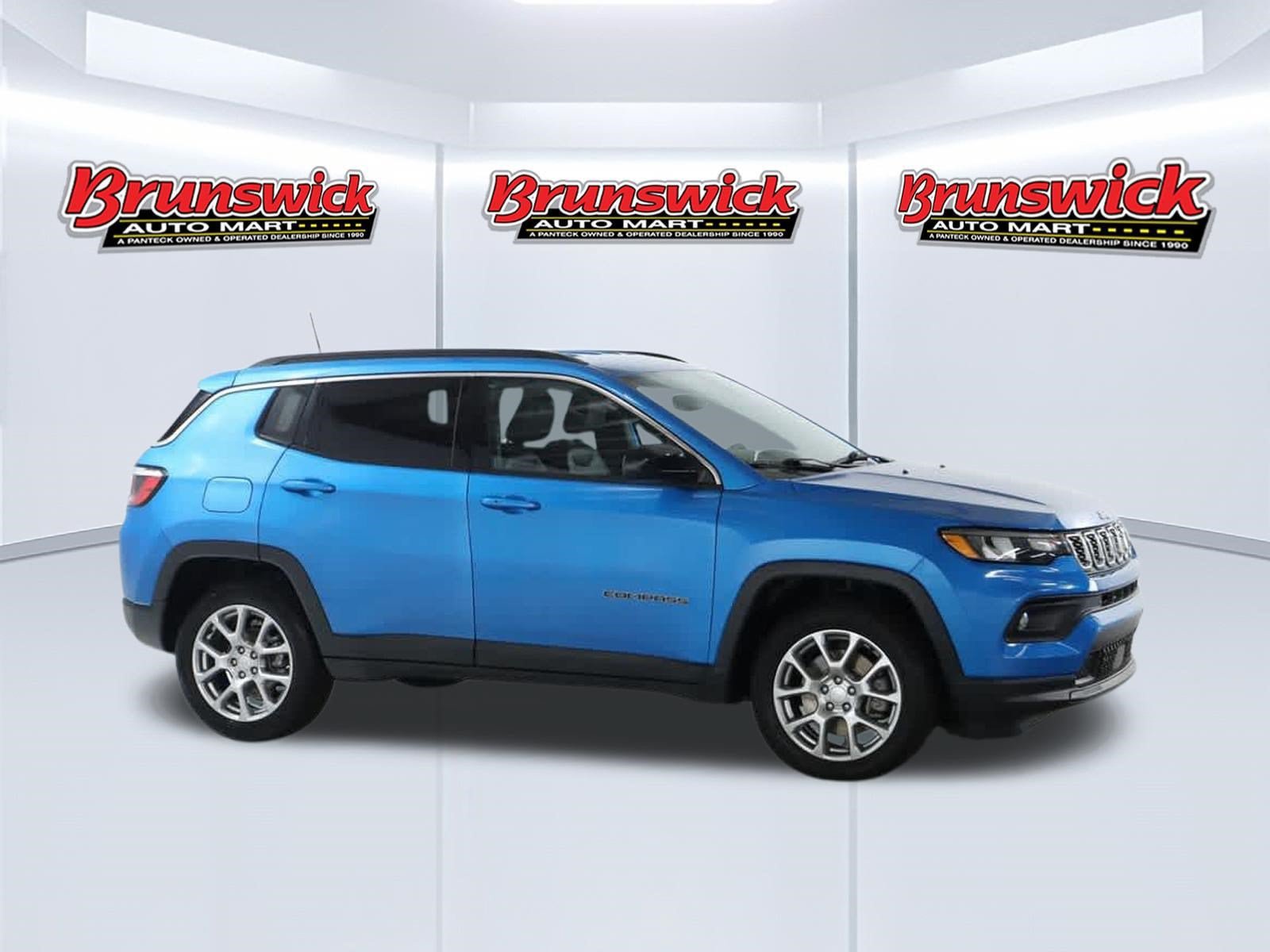 Certified 2024 Jeep Compass Latitude AWD/4WD image 11
