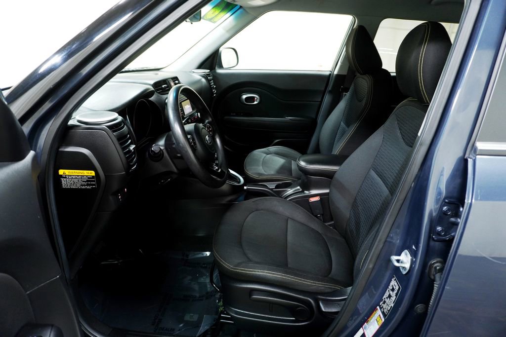 Used 2016 Kia Soul + FWD image 10