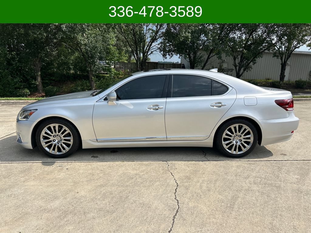 Used 2016 Lexus LS 460 w/ Comfort Package RWD image 2