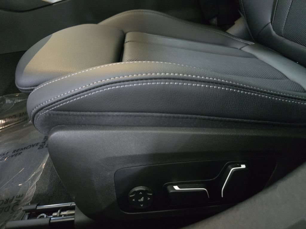 Certified 2024 BMW 330i Sedan w/ Convenience Package RWD image 28