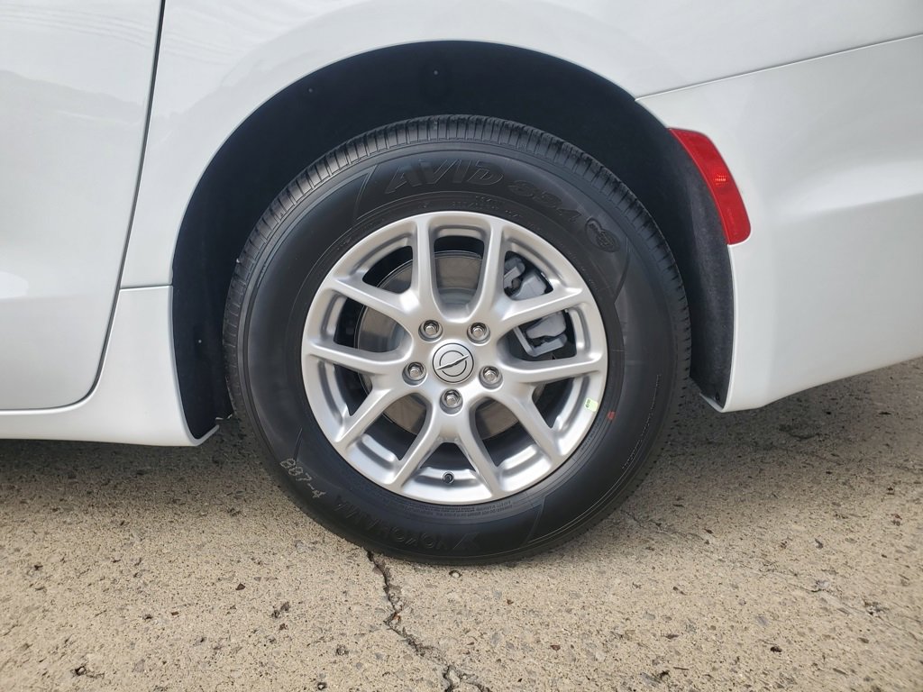 New 2026 Chrysler Pacifica Select image 11