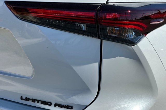 New 2026 Toyota Highlander Limited AWD/4WD image 32