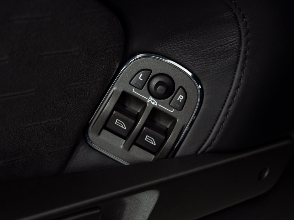 Used 2015 Aston Martin V8 Vantage GT RWD image 18