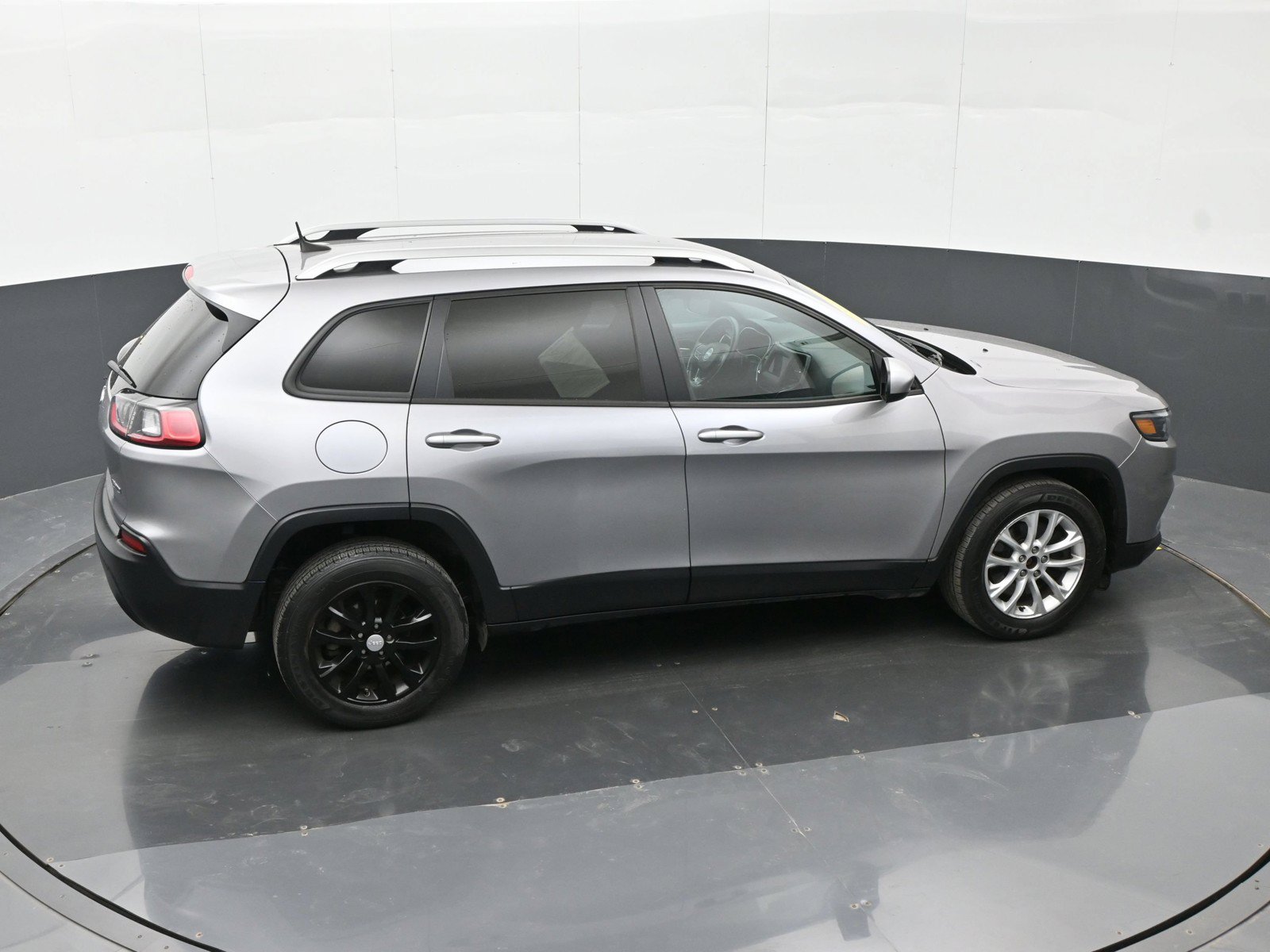 Used 2020 Jeep Cherokee Latitude w/ Cold Weather Group FWD image 32