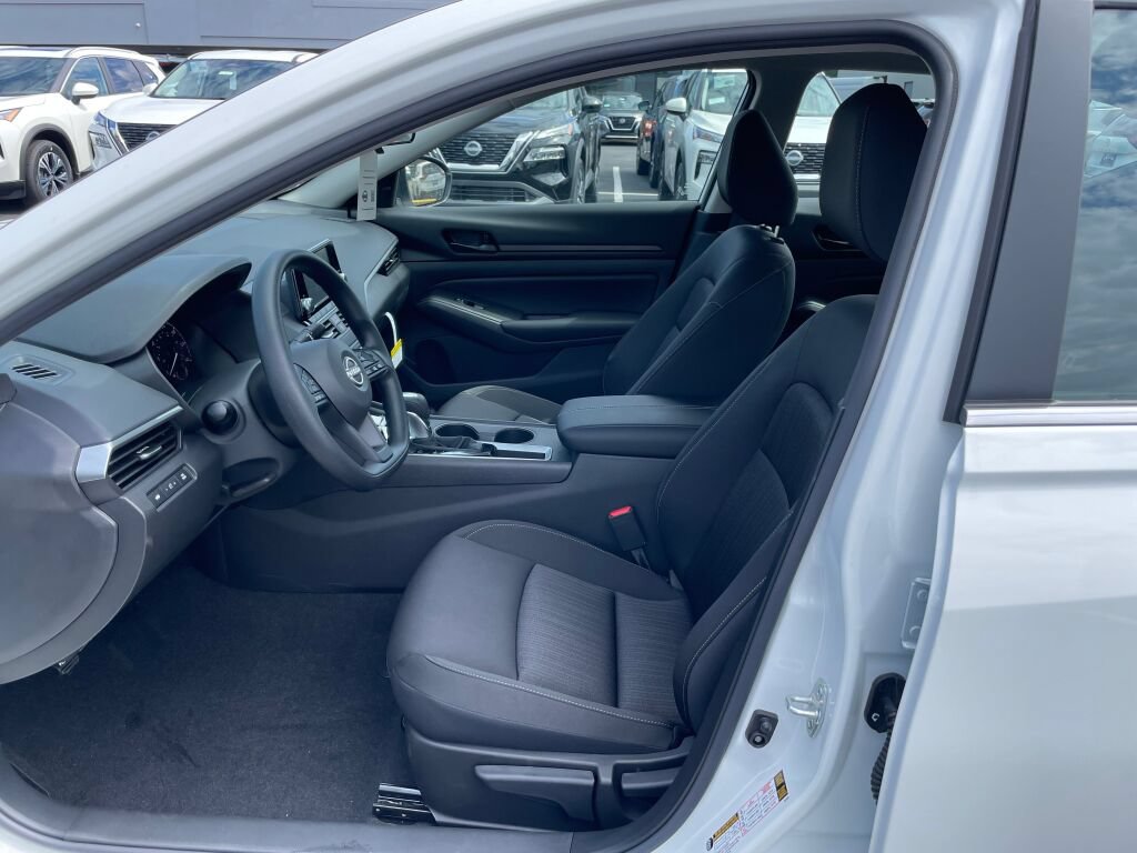 Used 2024 Nissan Altima 2.5 S FWD image 7