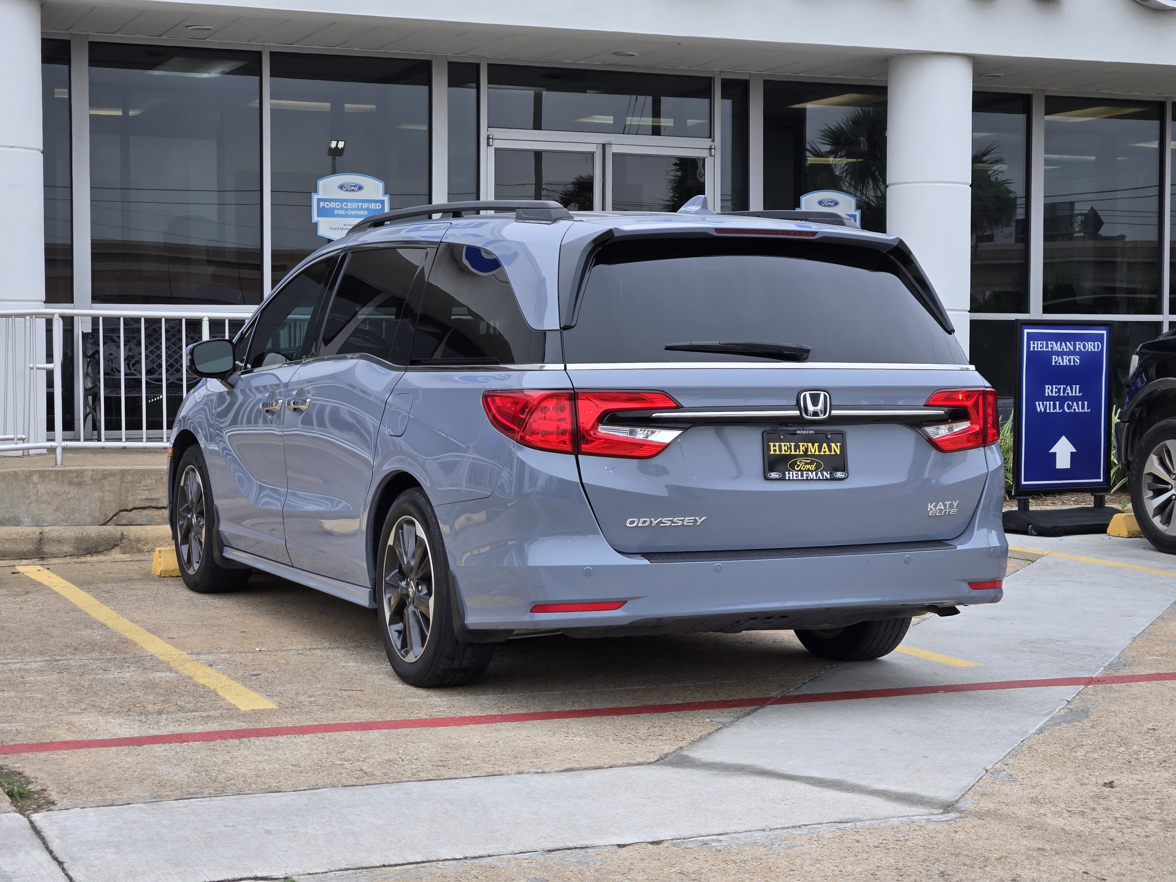 Used 2024 Honda Odyssey Elite image 3