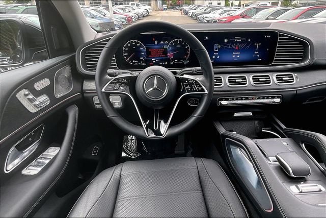 Used 2026 Mercedes-Benz GLS 450 4MATIC image 4