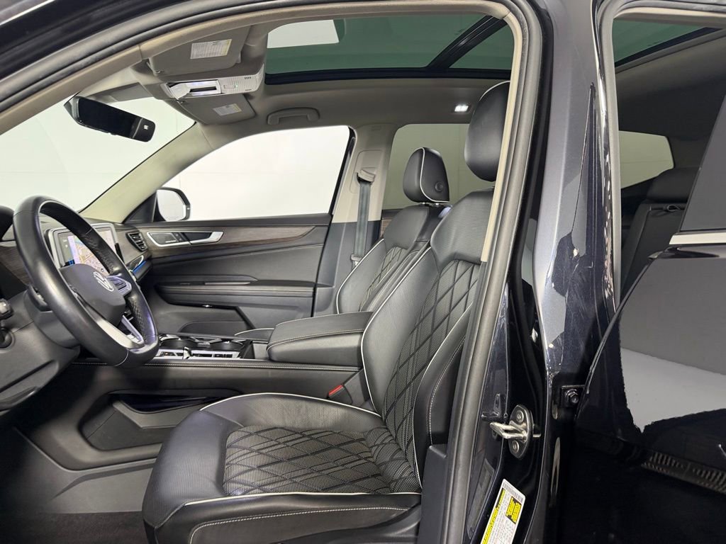 Used 2024 Volkswagen Atlas SEL Premium R-Line image 24