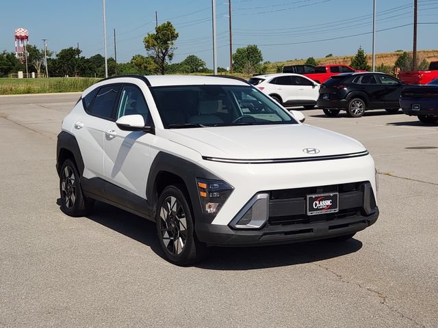 Used 2025 Hyundai Kona SEL AWD/4WD image 3