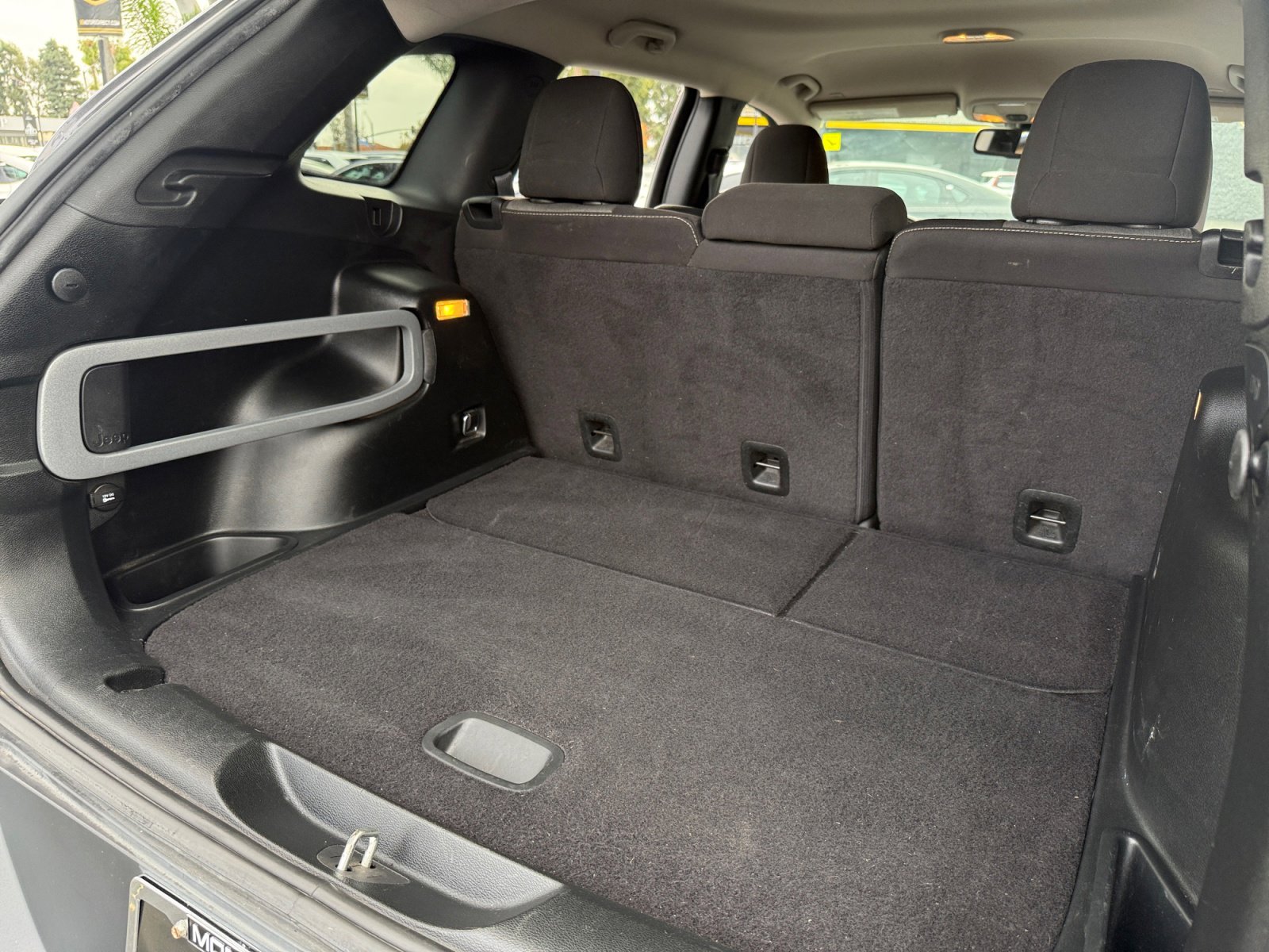 Used 2018 Jeep Cherokee Latitude w/ Altitude Package image 20